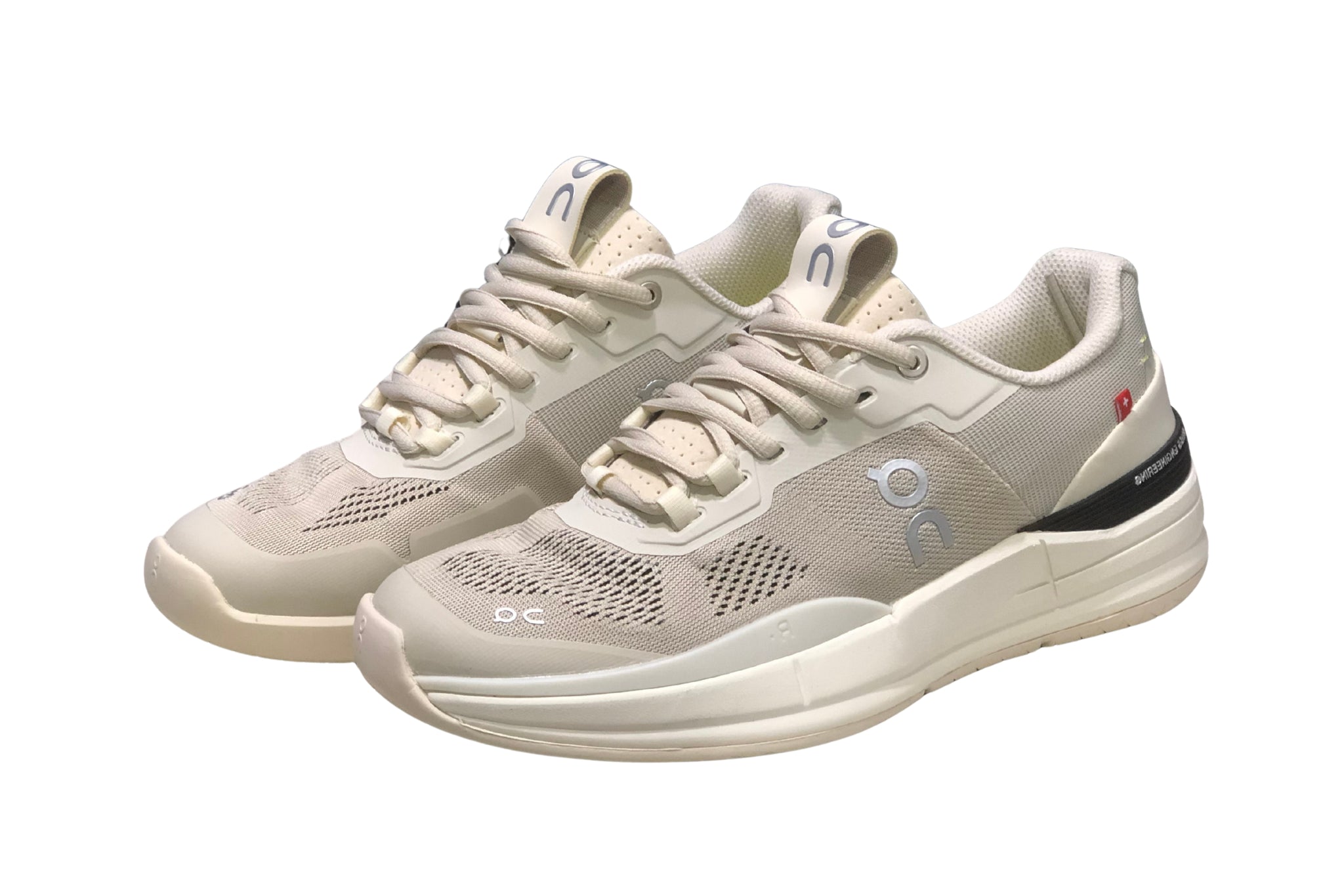 On The Roger Rro Running | און קלאוד