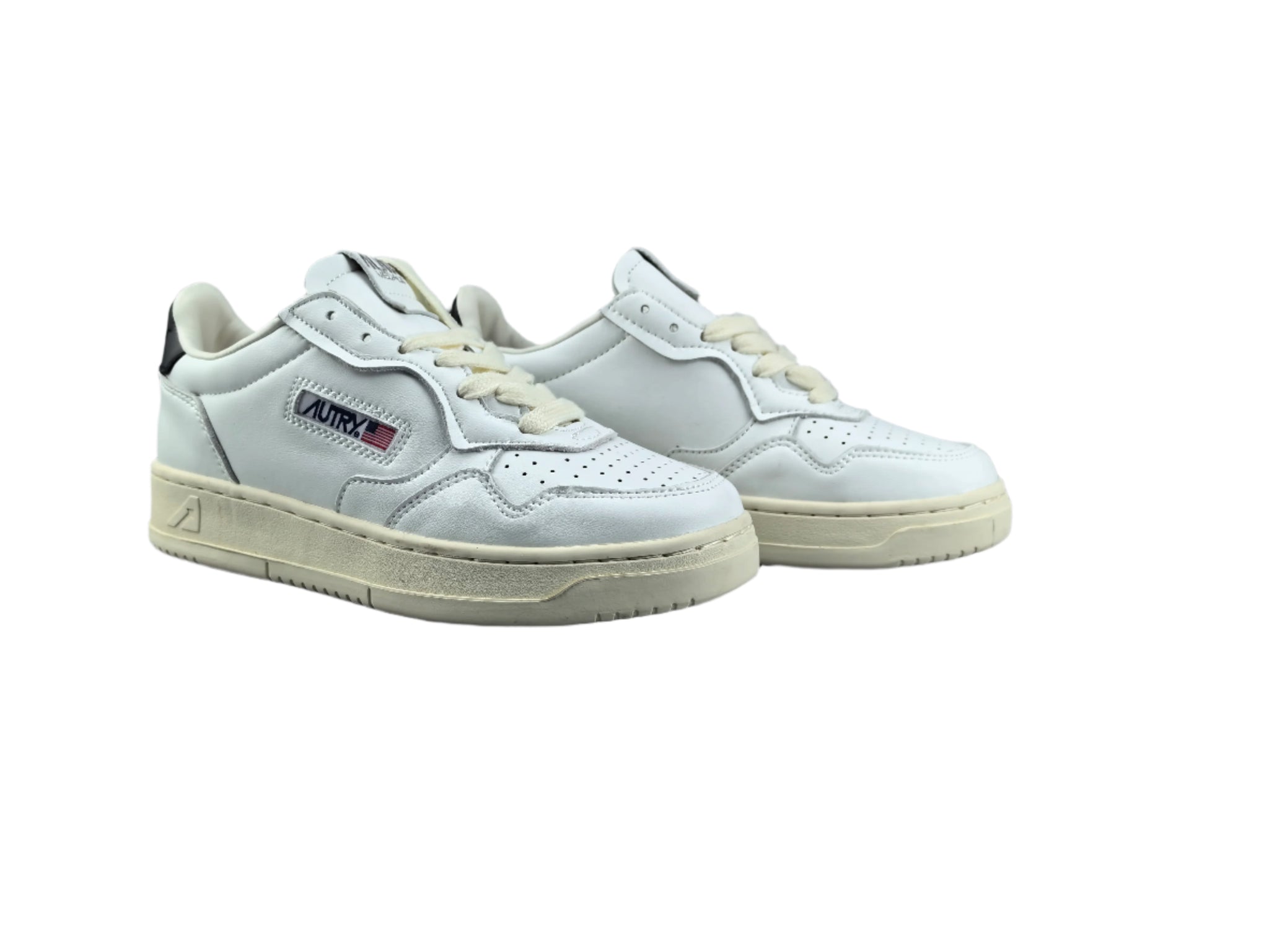 Autry Medalist Low Leather White Black | נעלי אוטרי